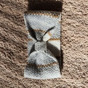 Reversible knit bow headband